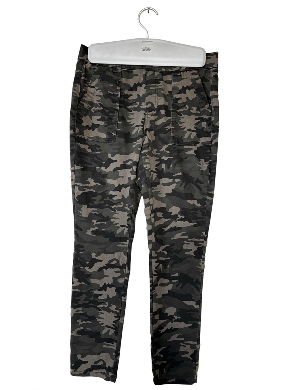 No Boundaries Woman’s  Gray & Black Camo Cargo Pants Size M